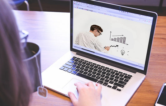 Enhancing Trainer Effectiveness: A Case Study on Communicating Trainee Performance